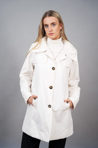 Junge trench